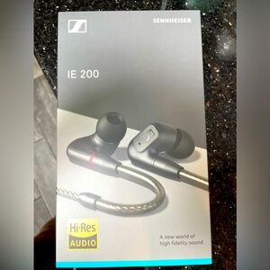 Senniesier IE 200 earphones